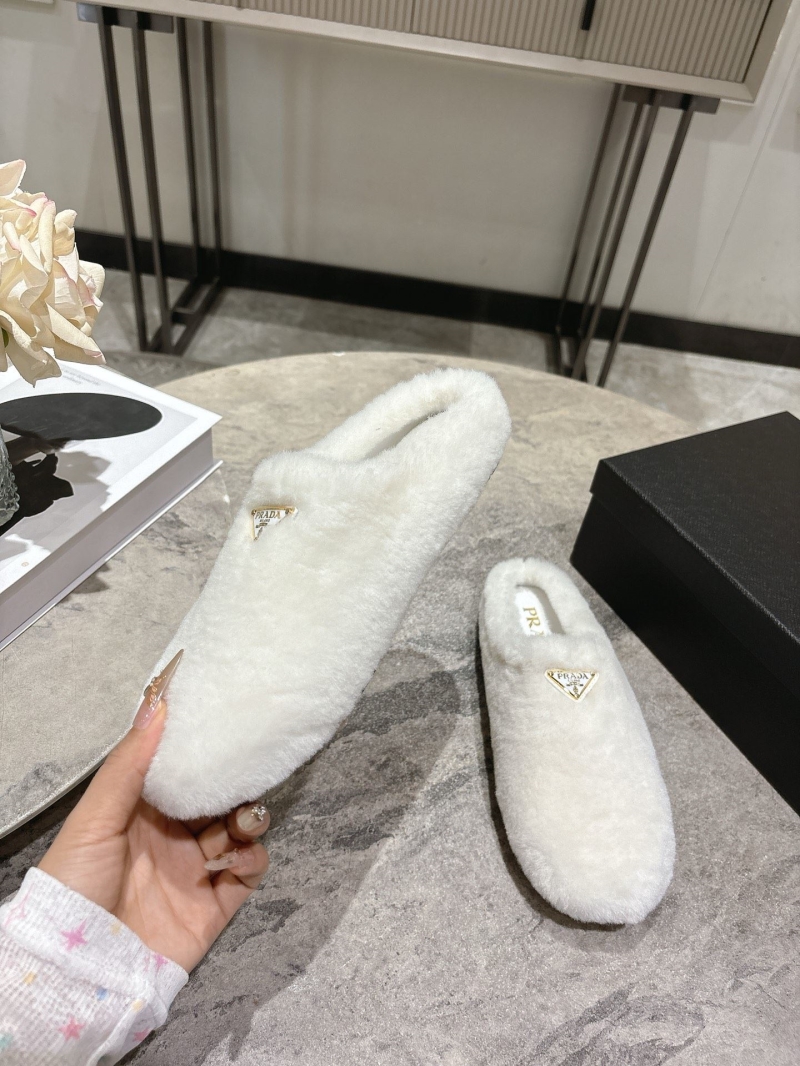 Pra*a slippers